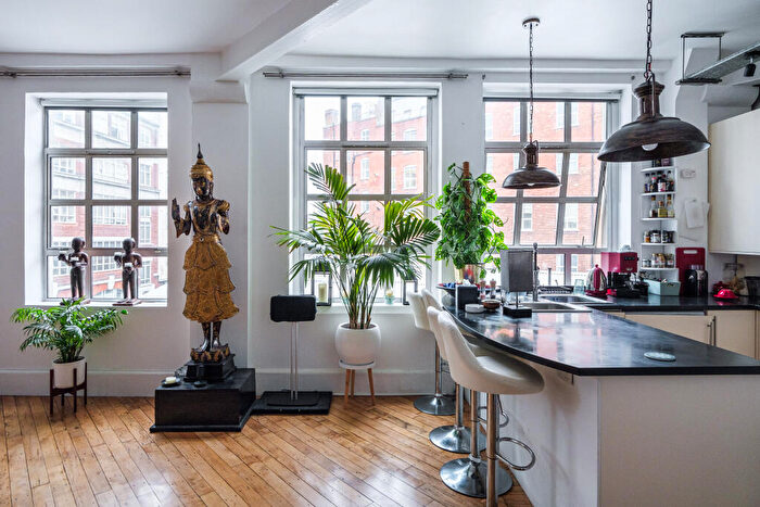 2 Bedroom Flat To Rent In Dingley Place, Old Street, EC1V