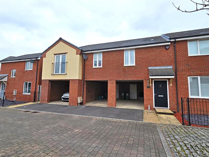 2 Bedroom Coach House For Sale In Greenacres Road, Locks Heath, Southampton, SO31
