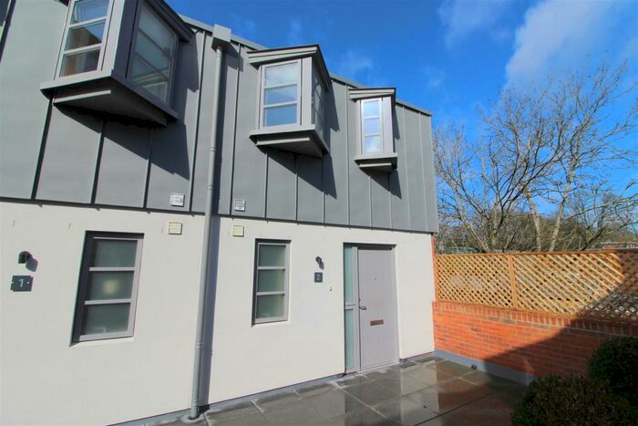 2 Bedroom Duplex To Rent In Montague Close, St Albans, AL1