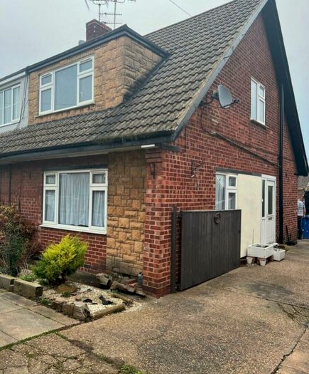 3 Bedroom Semi-Detached House To Rent In Cheriton Avenue, Doncaster, South Yorkshire, DN6