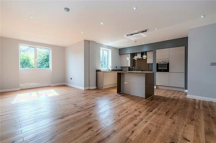 2 Bedroom Flat To Rent In East Dulwich Grove London, SE22