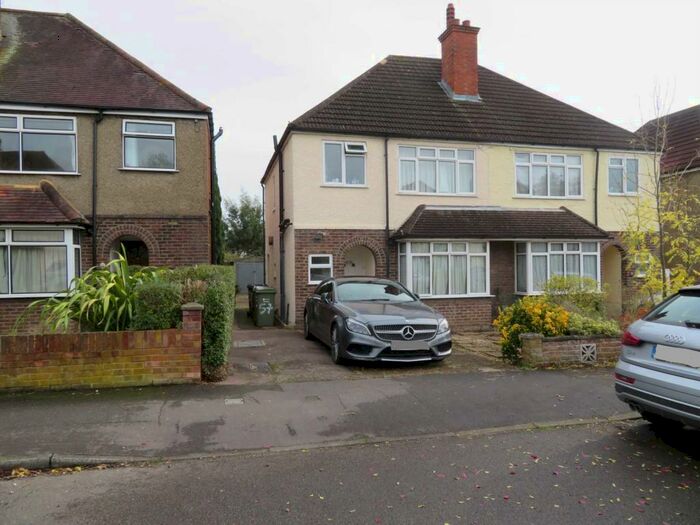 4 Bedroom Semi-Detached House To Rent In Beckingham Road, Guildford, GU2