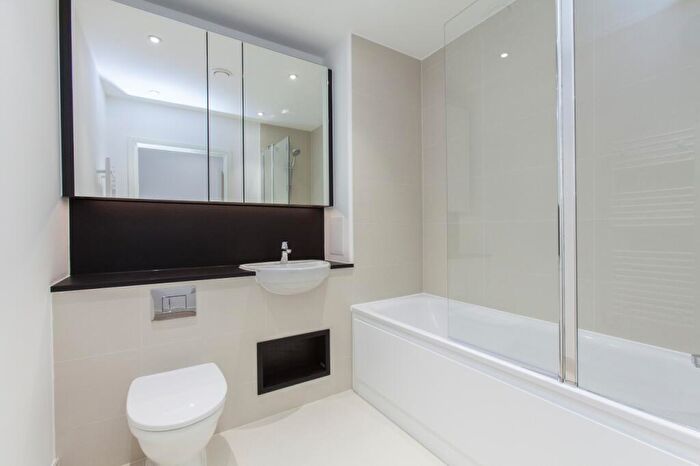 1 Bedroom Flat To Rent In Waterside Park, Bramwell Way, Royal Docks, London, E16
