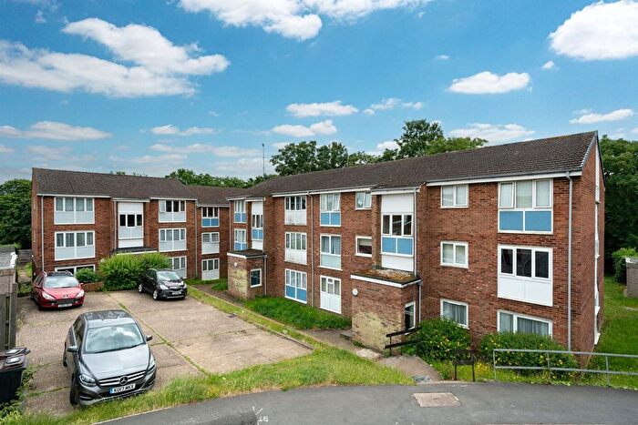 2 Bedroom Flat For Sale In Kimpton Close, Hemel Hempstead, HP2