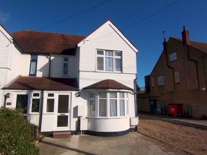 2 Bedroom Flat To Rent In Burnham, SL1
