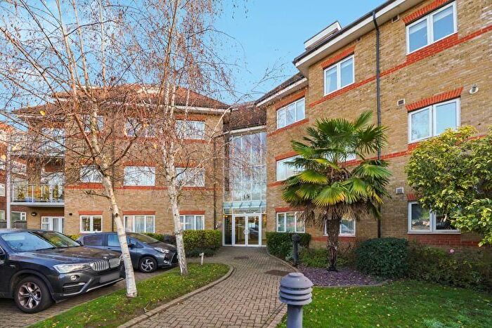2 Bedroom Flat To Rent In Burberry Court, Etchingham Park Road, Finchley, N3