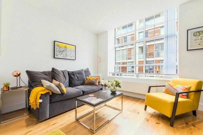 Studio To Rent In Clapham Road, London, SW9