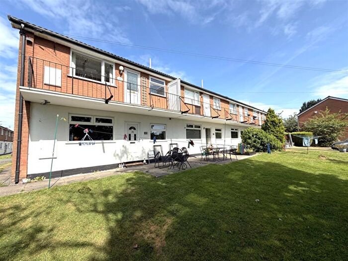 2 Bedroom Flat For Sale In Alexandria Drive, Westhoughton, Bolton, BL5