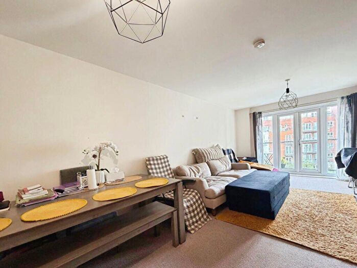 2 Bedroom Flat For Sale In Orchard Place, Southampton, Hampshire, SO14