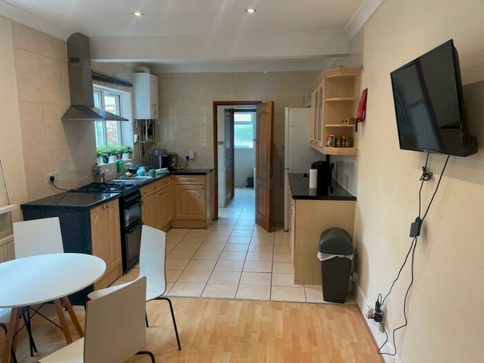 5 Bedroom Terraced House To Rent In London Road, Reading, Berkshire, RG1