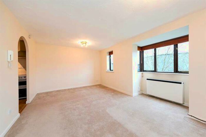 2 Bedroom Apartment To Rent In Varsity Drive, Twickenham, TW1