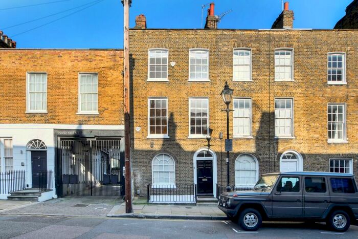 3 Bedroom Terraced House To Rent In Charlton Place, London, N1