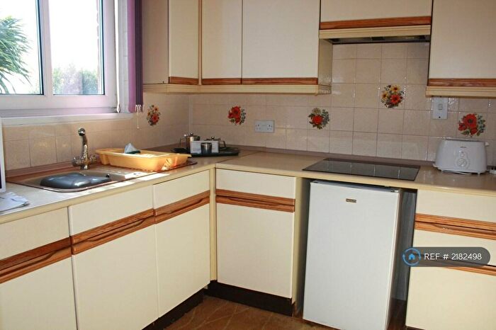 1 Bedroom Flat To Rent In Douglas Avenue, Exmouth, EX8