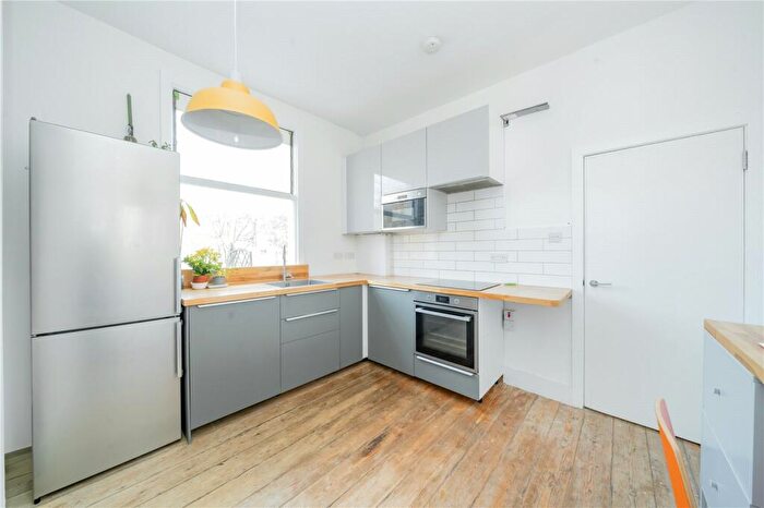 2 Bedroom Apartment To Rent In Grafton Road, London, NW5