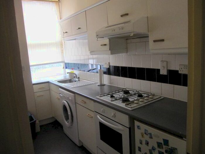 1 Bedroom Flat To Rent In Knollys Road, London, SW16