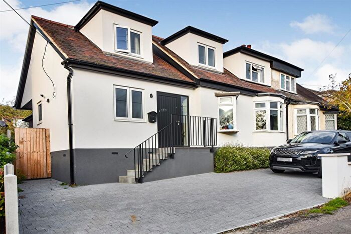 4 Bedroom Chalet For Sale In St. Marys Drive, Benfleet, SS7