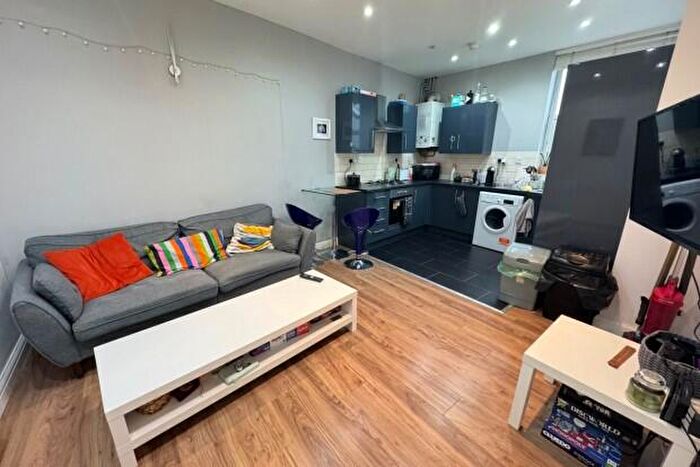 2 Bedroom Flat To Rent In Richmond Road Cardiff, CF24