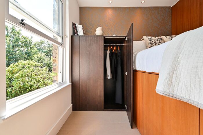 Studio To Rent In Dennington Park Road, London, NW6
