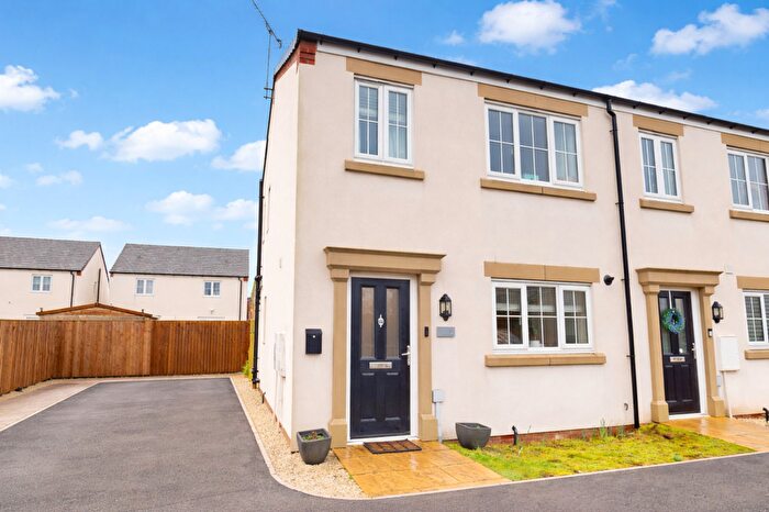 3 Bedroom End Of Terrace House For Sale In Thorpe Gardens, Doncaster, DN4