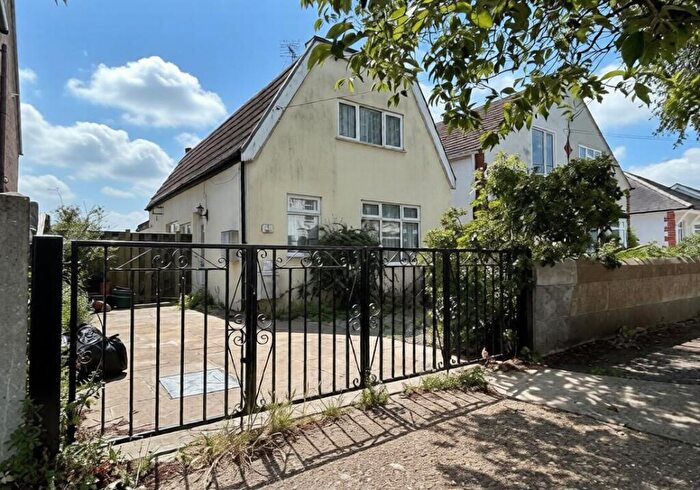 2 Bedroom Semi Detached House For Sale In Elm Road, Benfleet, Essex, SS7