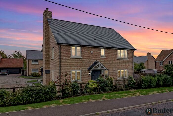 3 Bedroom Semi-Detached House For Sale In Sandy Heath Close, Shillington, Hitchin, SG5