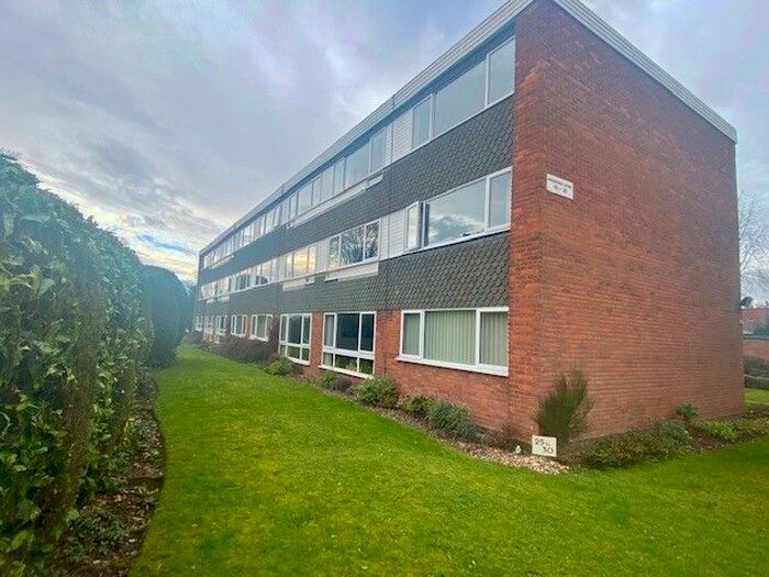 2 Bedroom Flat To Rent In Moorfield Court, Sutton Coldfield, West Midlands B73