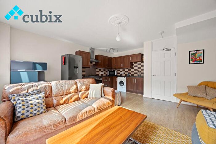 3 Bedroom Flat To Rent In Fellows Court, Weymouth Terrace, Hackney, London, E2