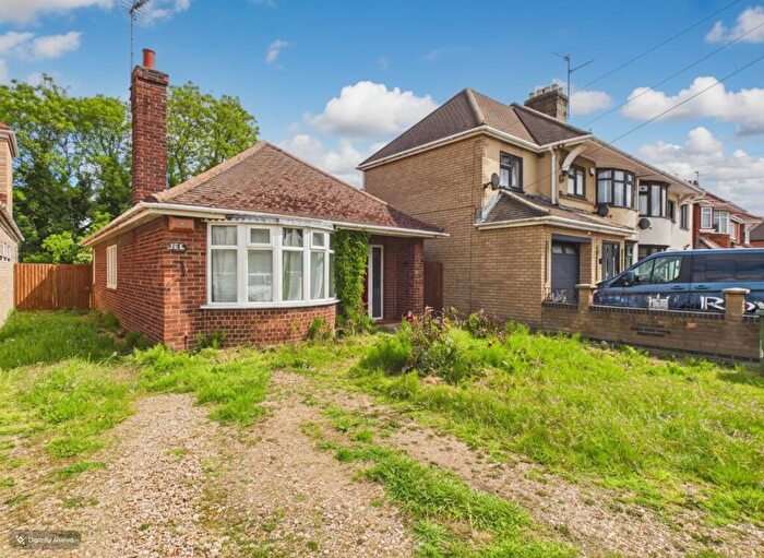 2 Bedroom Detached Bungalow For Sale In Newark Avenue, Peterborough, PE1