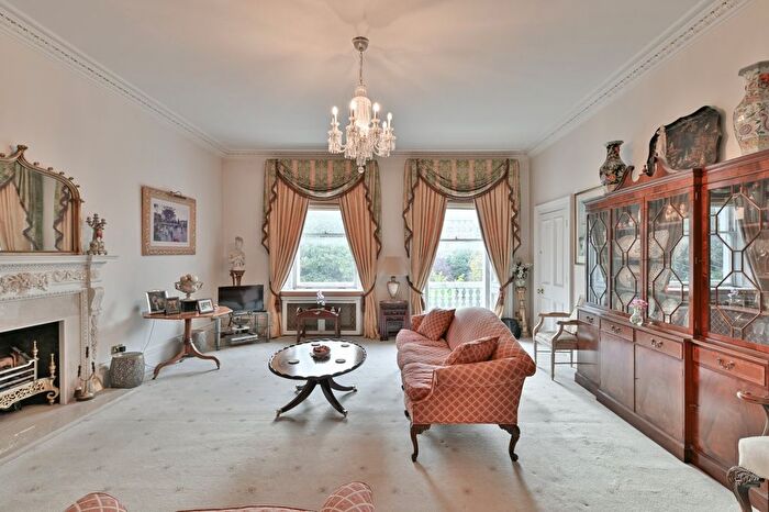 2 Bedroom Flat For Sale In Queen's Gate Gardens, London, SW7