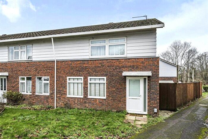 3 Bedroom End Of Terrace House For Sale In Novello Close, Basingstoke, Hampshire, RG22