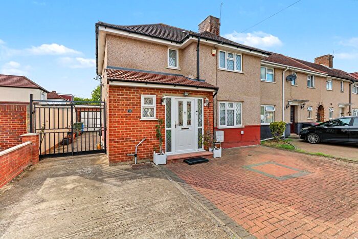 4 Bedroom End Terrace House For Sale In Chester Road, Slough, Berkshire, SL1