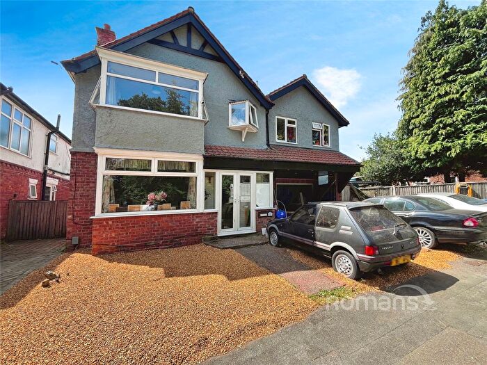 5 Bedroom Detached House For Sale In The Grove, Farnborough, Hampshire, GU14