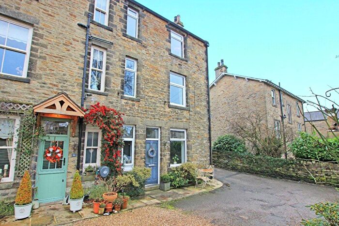 2 Bedroom End Of Terrace House For Sale In Victoria Terrace, Bradley, BD20