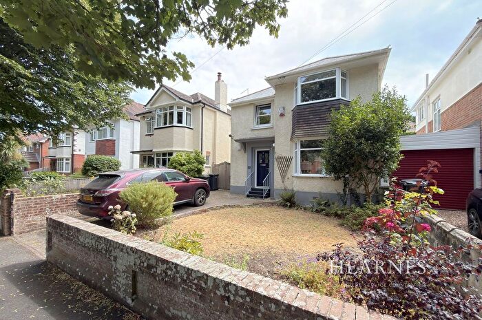 3 Bedroom Detached House For Sale In Wordsworth Avenue, Bournemouth, BH8