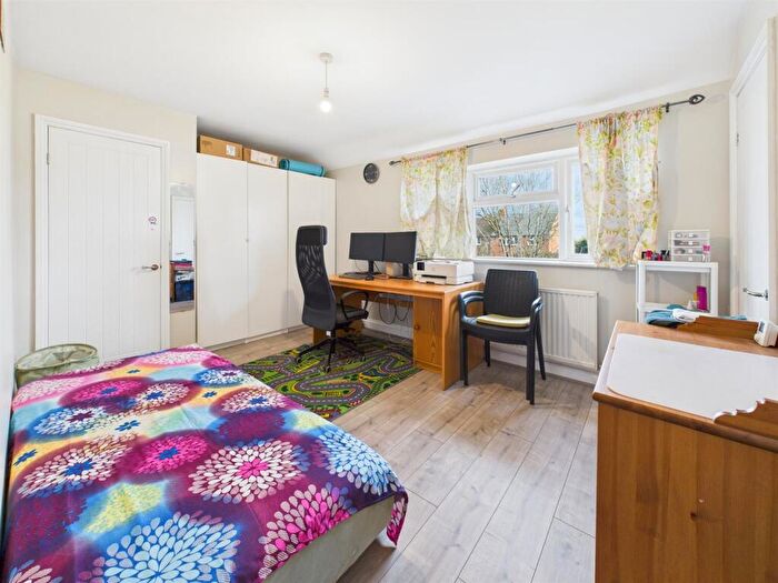 2 Bedroom Terraced House For Sale In Royal Avenue, Calcot, RG31