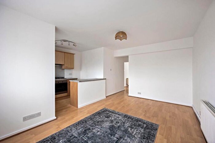 3 Bedroom Flat For Sale In Hangleton Way, Hove, BN3