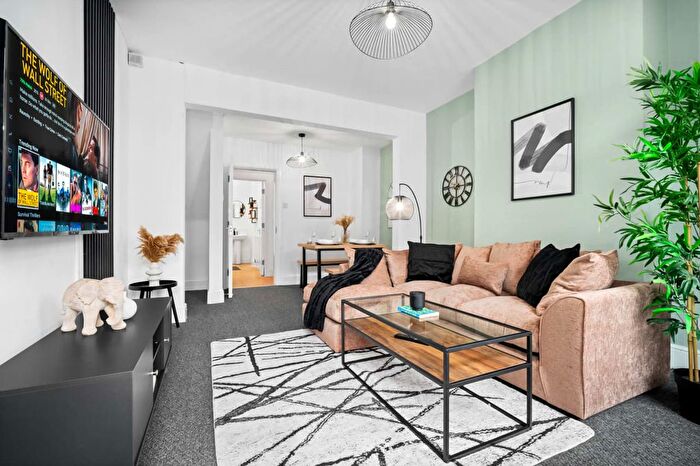 3 Bedroom Flat To Rent In Harborne Park Road, Birmingham, B17