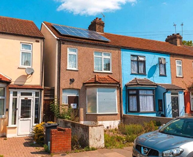 3 Bedroom End Of Terrace House For Sale In Saxon Road, Ilford, IG1
