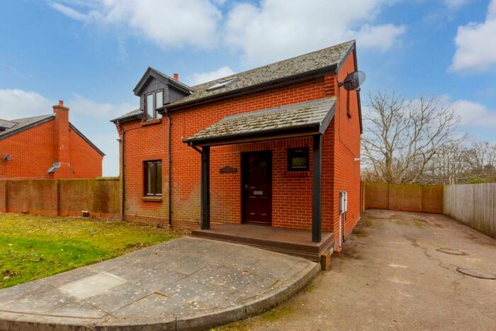 2 Bedroom Detached House To Rent In Anthony Lane, Swanley, Kent, BR8