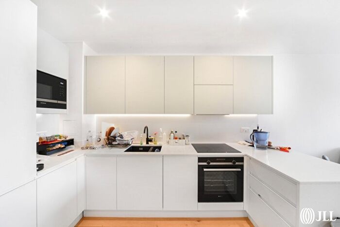 1 Bedroom Flat To Rent In Capital Interchange Way, Brentford, TW8