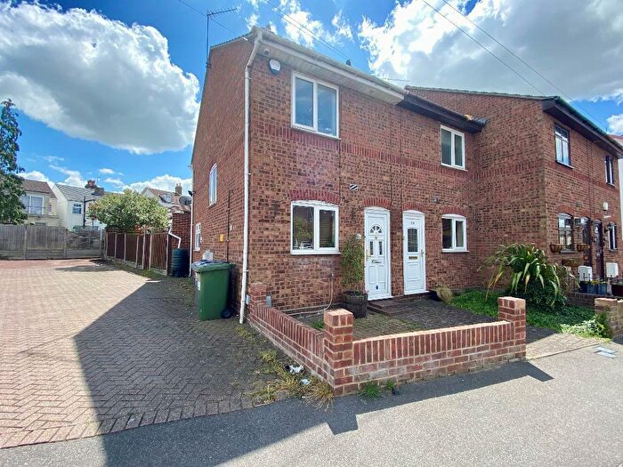 1 Bedroom Terraced House To Rent In Victoria Road, Stanford Le Hope, Essex, SS17