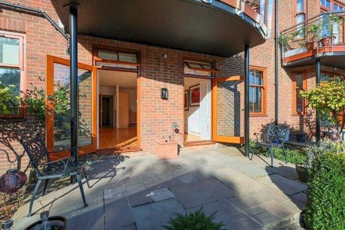 1 Bedroom Flat To Rent In Lower Square, Isleworth, TW7