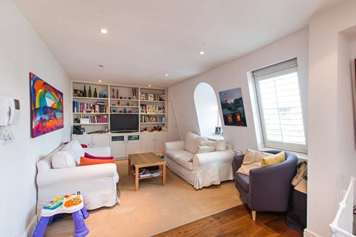 2 Bedroom Flat To Rent In Redcliffe Square, Chelsea, London, SW10