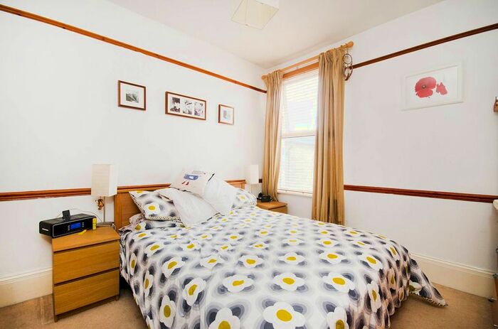 2 Bedroom Flat To Rent In Cornwall Grove, Chiswick, London, W4