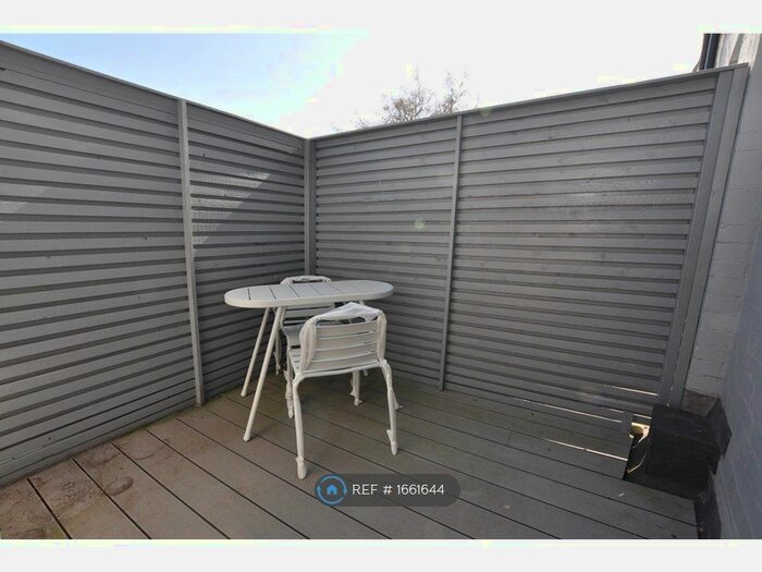 1 Bedroom Flat To Rent In High Road, London, N2