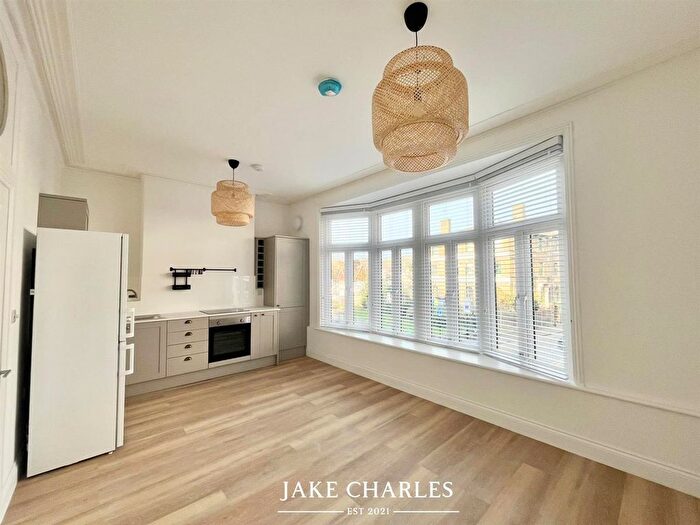 1 Bedroom Flat To Rent In High Street, Hornsey, London, N8