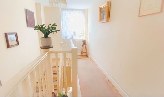 2 Bedroom Flat To Rent In High Street, London, SE25