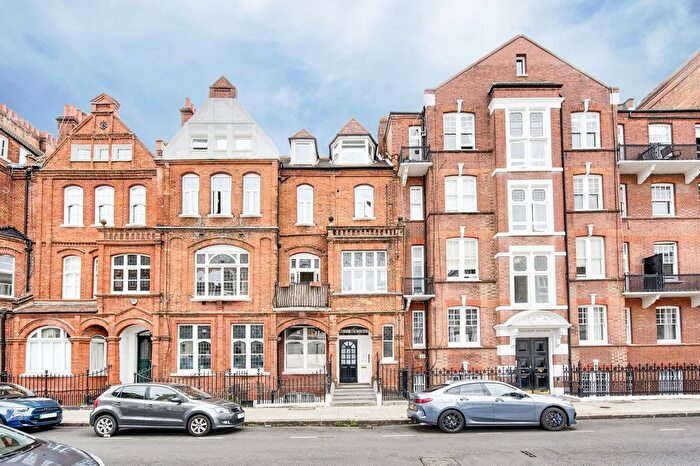 1 Bedroom Flat To Rent In Challoner Street, Barons Court, London, W14