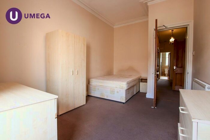 4 Bedroom Flat To Rent In Bruntsfield Gardens, Edinburgh, EH10