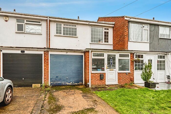 3 Bedroom Terraced House For Sale In Robin Hood Close, Slough, SL1